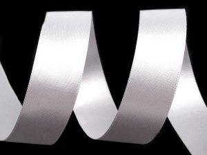 Atlasová stuha oboulící svazky po 5 m šíře 24 mm