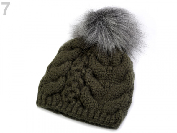 Dámská zimní čepice s bambulí