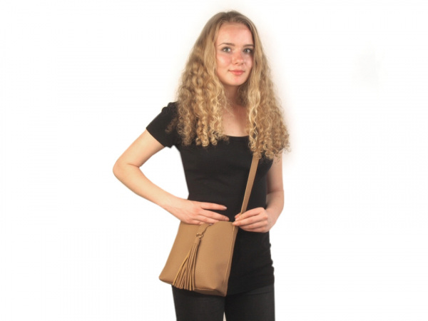 Kabelka se střapcem 22x25 cm