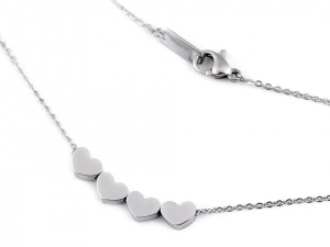 Náhrdelník se srdci z nerezové oceli