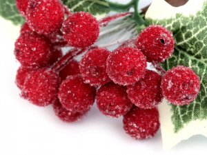 Umělá cesmína ojíněná k aranžování