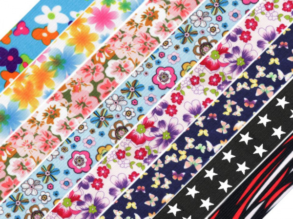 Pruženka s potiskem v různých dezénech šíře 25 mm