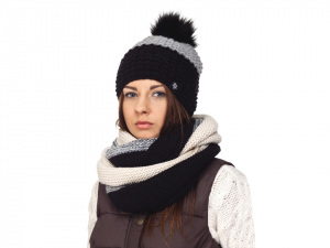 Dámská zimní čepice s bambulí
