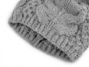 Dámská zimní čepice s bambulí