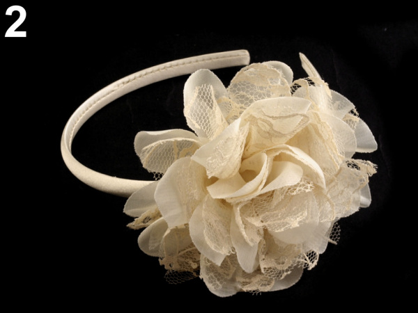 Saténová čelenka do vlasů s květem z krajky
