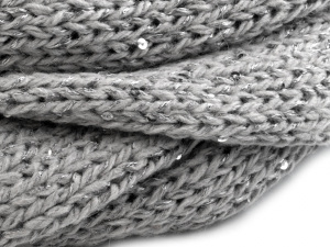 Pletený nákrčník s flitry Capu