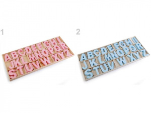 Dřevěná písmena v krabici s potiskem