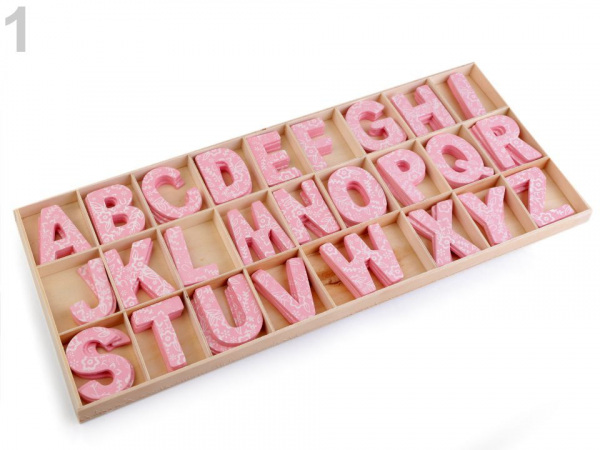 Dřevěná písmena v krabici s potiskem