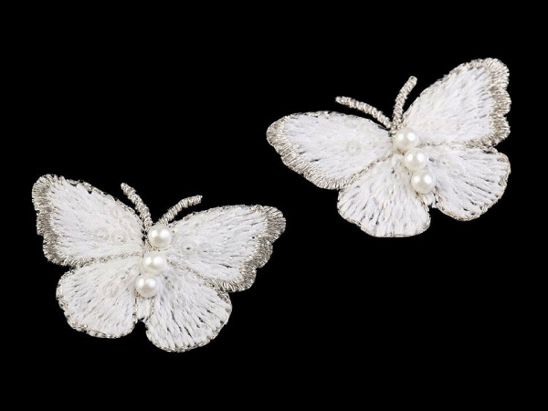 Textilní aplikace / nášivka motýl s perlami vyšívaný malý