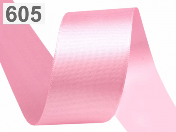 Atlasová stuha oboulící svazky po 5 m šíře 40 mm