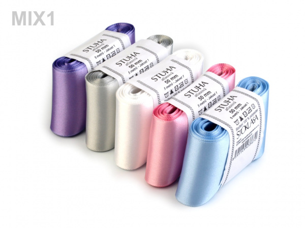 Atlasová stuha oboulící svazky po 5 m šíře 50 mm