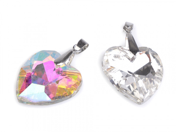 Skleněný přívěsek srdce broušené se šlupnou 28x28 mm