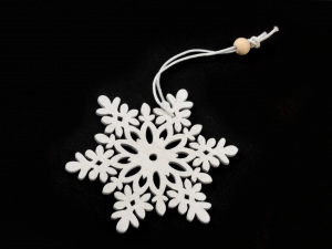 Dřevěná dekorace vločka