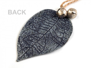 Kovová dekorace list s rolničkami