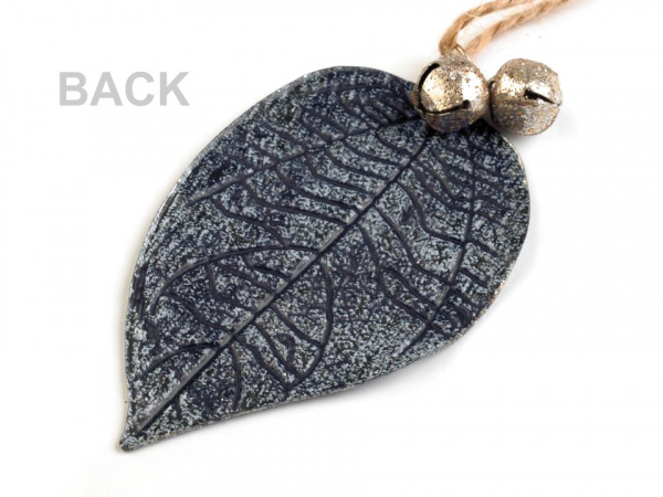 Kovová dekorace list s rolničkami