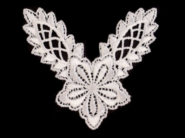 Krajková aplikace / vsadka na košilky