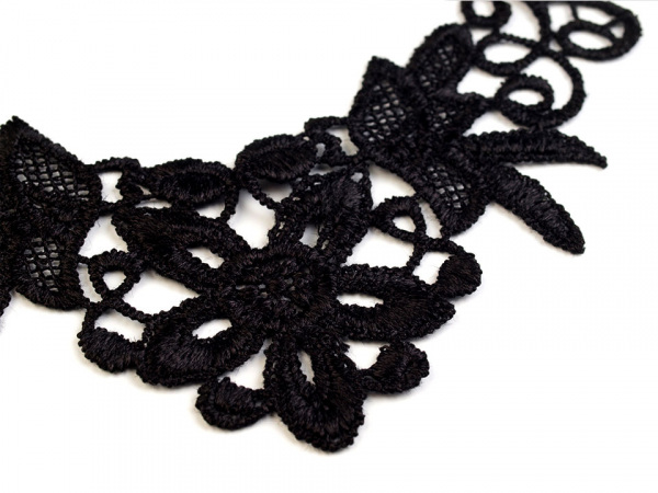 Krajková aplikace / vsadka na košilky