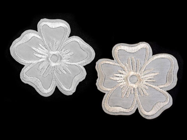 Nažehlovačka vyšívaný květ