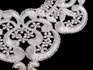 Krajková aplikace / vsadka na košilky