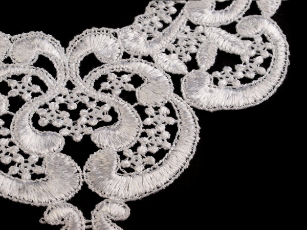 Krajková aplikace / vsadka na košilky