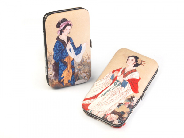 Manikúra v pouzdře gejša