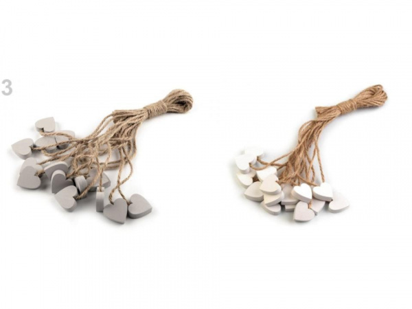 Dřevěné srdce s provázkem