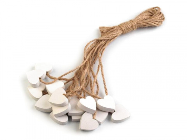 Dřevěné srdce s provázkem