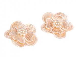 Textilní květ 3D Ø45 mm s perlami vyšívaný