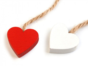 Dřevěné srdce s provázkem