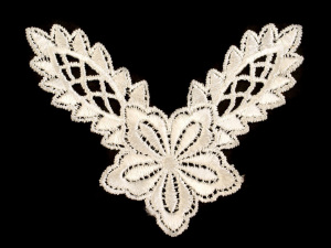 Krajková aplikace / vsadka na košilky