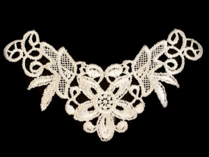 Krajková aplikace / vsadka na košilky