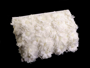 Prýmek květy s perlami šíře 58 mm