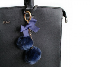 Kožešinový přívěsek na kabelku / klíče