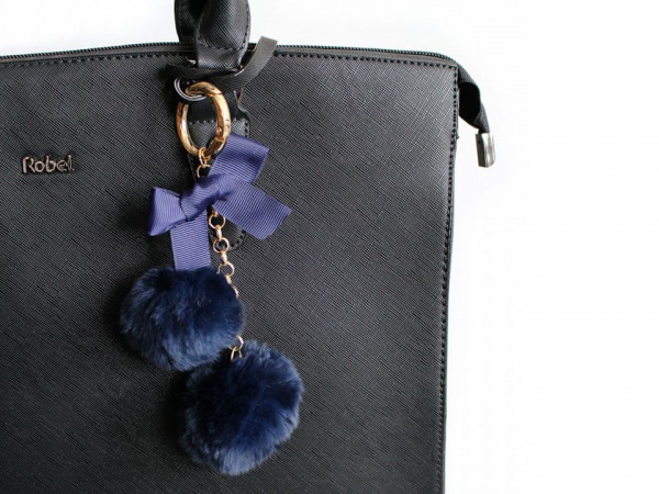 Kožešinový přívěsek na kabelku / klíče