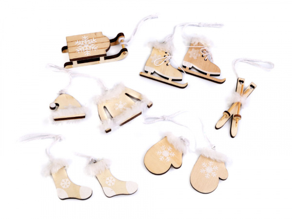 Vánoční dekorace - sáňky, lyže, brusle, rukavice, čepice, bunda, ponožky