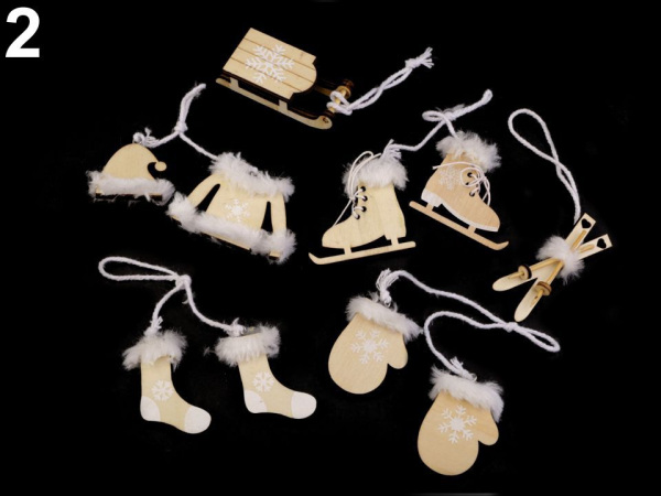 Vánoční dekorace - sáňky, lyže, brusle, rukavice, čepice, bunda, ponožky