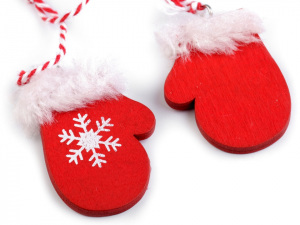 Vánoční dekorace - sáňky, lyže, brusle, rukavice, čepice, bunda, ponožky