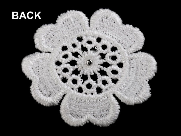 Krajková aplikace s perlou Ø50 mm květ