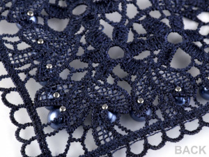 Krajková aplikace / vsadka s perlami