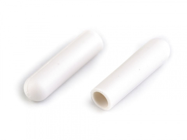 Plastová koncovka na šnůrky 6x22 mm
