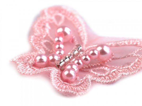 Textilní aplikace / nášivka motýl s perlami