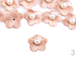 Vyšívaný květ Ø20 mm s perlou