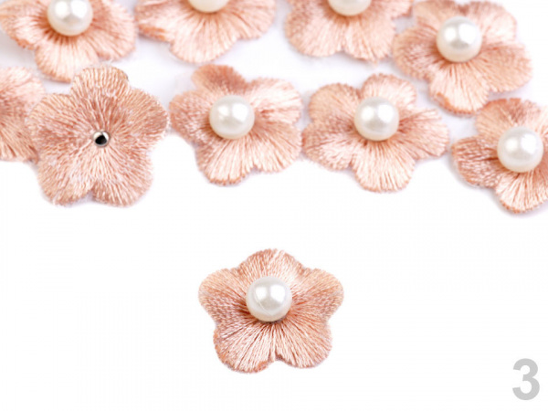 Vyšívaný květ Ø20 mm s perlou