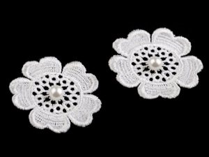 Krajková aplikace s perlou Ø50 mm květ