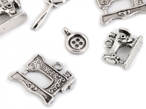 Mix přívěsků - nůžky, šicí stroj