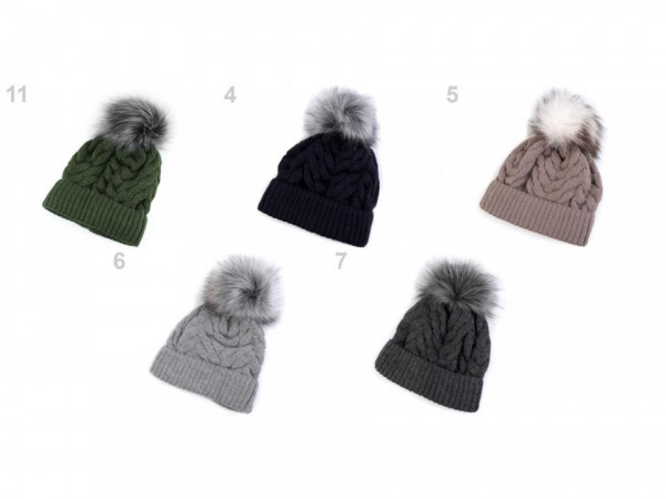 Dámská zimní čepice s bambulí