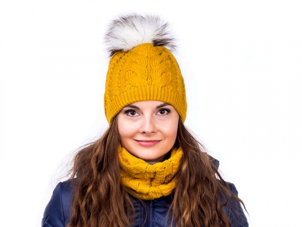 Dámská zimní čepice s bambulí