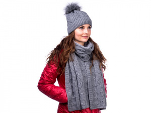 Pletená zimní šála s copy