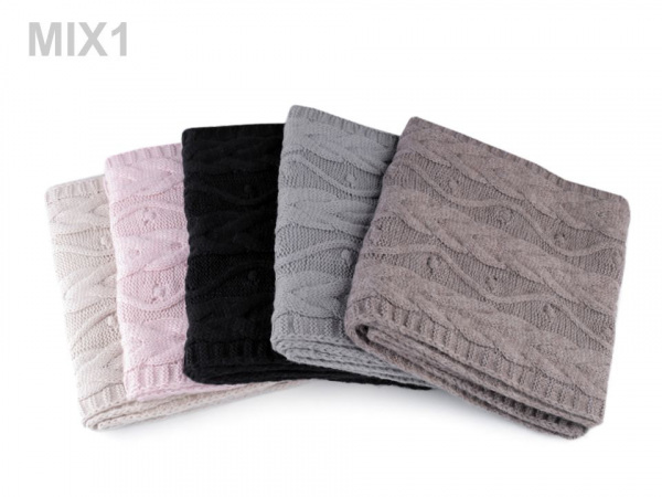 Pletená zimní šála s copy