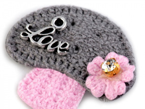 Háčkovaná textilní aplikace / nášivka hříbek s kamínkem